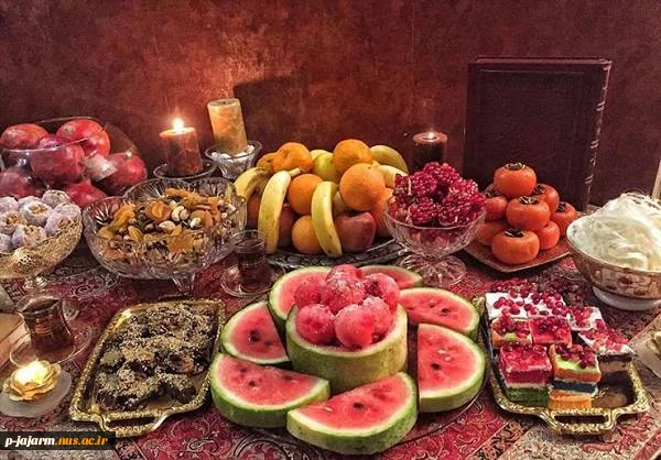شب یلداست؛ شبى که در آن انار محبت دانه مى شود و سرخى عشق و عاطفه،
نثار کاسه هاى لبریز از شوق ما؛
شبى که داغى نگاه هاى زیباى بزرگ ترها در چشمان کودکان اوج مى گیرد و بالا مى رود. 2
