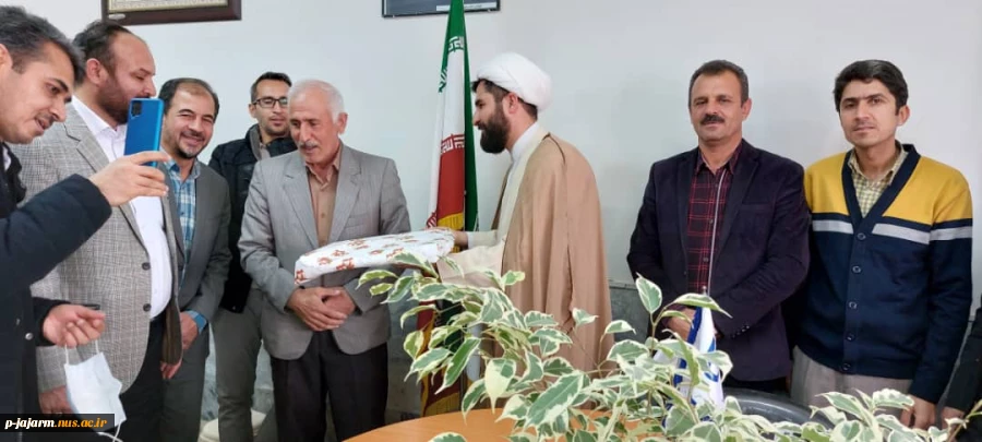مراسم تقدیر از جانباز گرانقدر جناب آقای علی اکبر قلعه نویی به مناسبت روز جانباز 8
