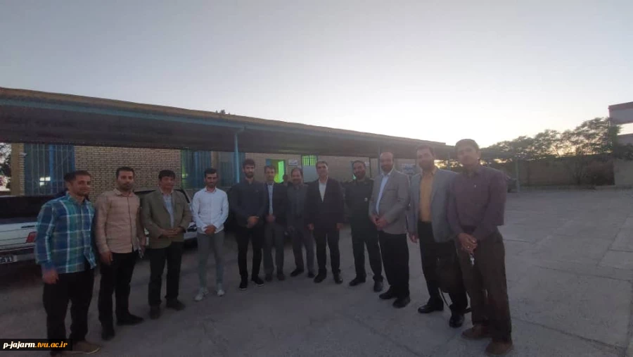 حضور  جناب آقای مهندس زارع مدیر عامل محترم شرکت آلومینای ایران و جناب سرهنگ حیدری فرماندهی محترم ناحیه مقاومت بسیج شهرستان جاجرم 2