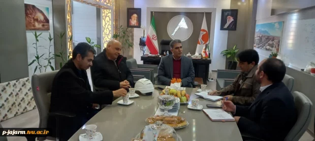 دیدار مسئولین مرکز با مدیرعامل محترم شرکت آلومینای ایران آقای مهندس زارع در محل کارخانه تولید آلومینای جاجرم 

 2