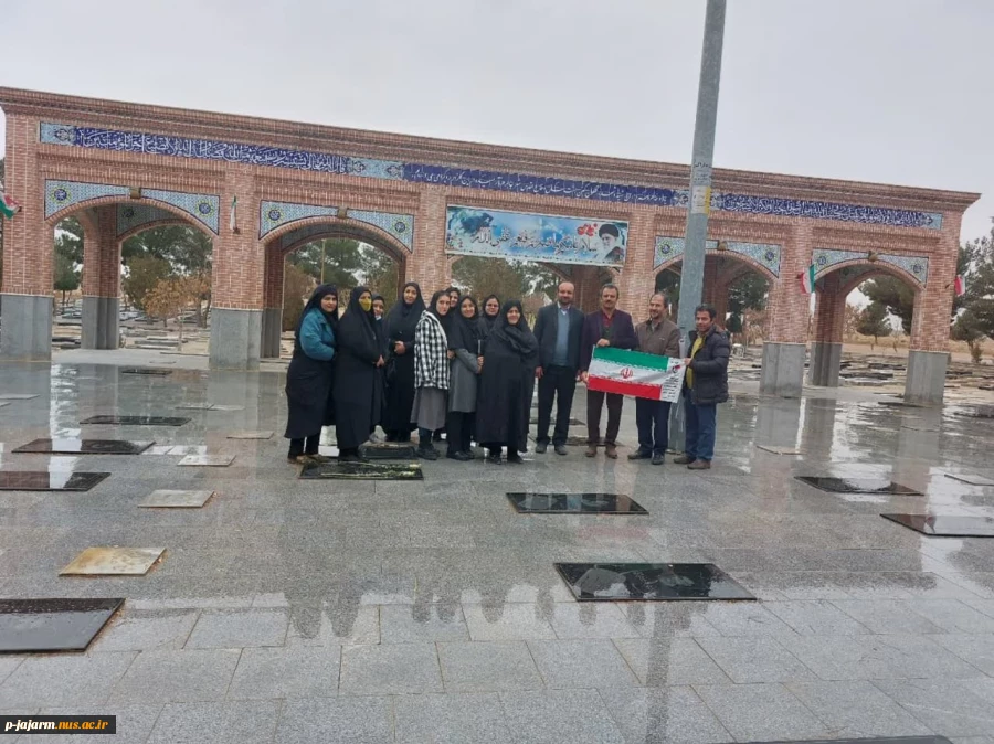 تجدید میثاق جمعی از کارکنان و دانشجویان دانشکده فنی و حرفه ای جاجرم با شهدای گرانقدر 3
