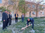 کلنگ زنی استخر ذخیره آب مرکز همزمان با بازدید ریاست محترم دانشگاه فنی و حرفه ای خراسان شمالی جناب آقای دکتر قاضی پور و هیات محترم همراه از دانشکده فنی جاجرم 2