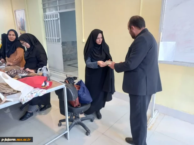 در روز معلم انجام شد:  تقدیر از اساتید محترم به مناسبت هفته معلم با حضورِ ریاست محترم مرکز در کلاس اساتید  2
