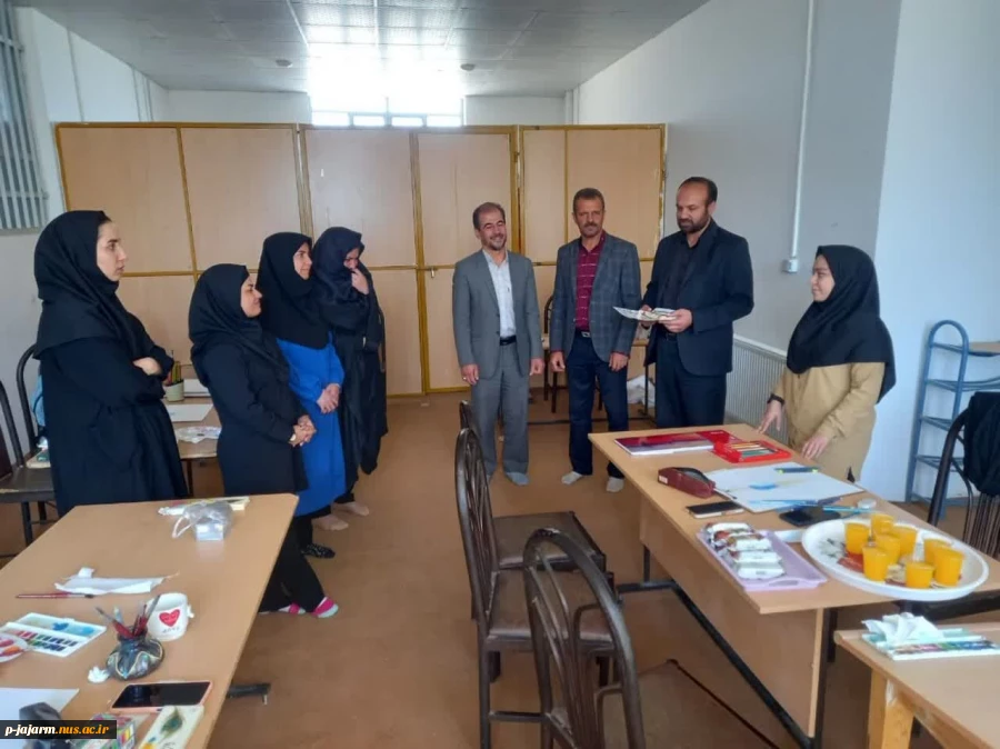 در روز معلم انجام شد:  تقدیر از اساتید محترم به مناسبت هفته معلم با حضورِ ریاست محترم مرکز در کلاس اساتید  3