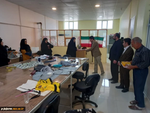 در روز معلم انجام شد:  تقدیر از اساتید محترم به مناسبت هفته معلم با حضورِ ریاست محترم مرکز در کلاس اساتید 3