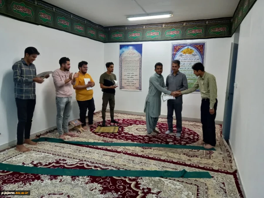 نشست صمیمی رئیس اداره امور دانشجویان دانشکده فنی جاجرم جناب آقای ناصری  با دانشجویان خوابگاهی مرکز همراه با اهدای جایزه به برگزیدگان مسابقات فرهنگی و ورزشی- 7 خرداد 1402 5