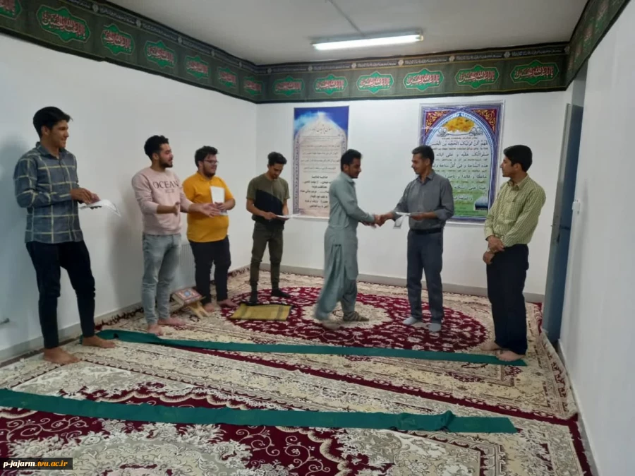 نشست صمیمی رئیس اداره امور دانشجویان دانشکده فنی جاجرم جناب آقای ناصری  با دانشجویان خوابگاهی مرکز همراه با اهدای جایزه به برگزیدگان مسابقات فرهنگی و ورزشی- 7 خرداد 1402 6