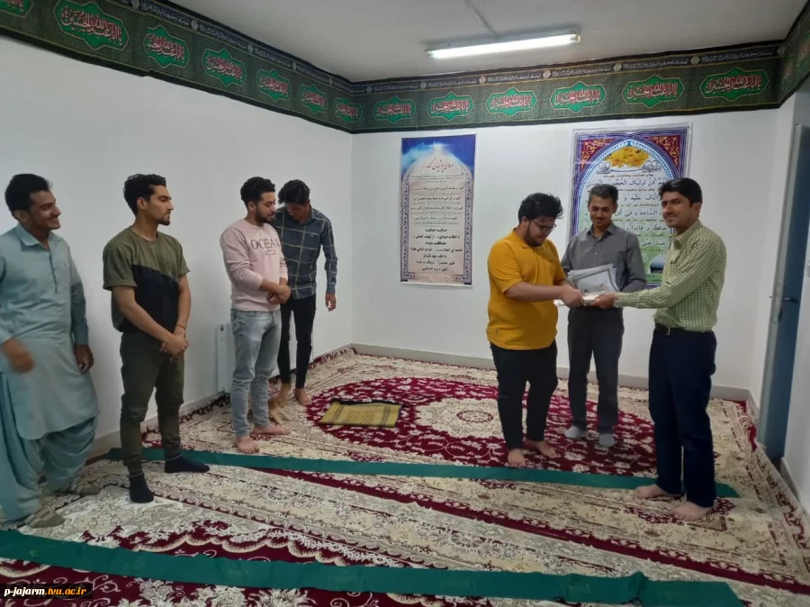 نشست صمیمی رئیس اداره امور دانشجویان دانشکده فنی جاجرم جناب آقای ناصری  با دانشجویان خوابگاهی مرکز همراه با اهدای جایزه به برگزیدگان مسابقات فرهنگی و ورزشی- 7 خرداد 1402 10
