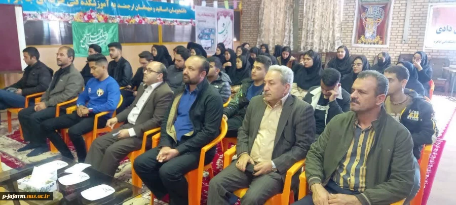 برگزاری جلسه پرسش و پاسخ با موضوع مسائل روز کشور با حضور فرماندار محترم شهرستان جاجرم جناب آقای حاج زاده در محل دانشکده فنی و حرفه ای جاجرم 11