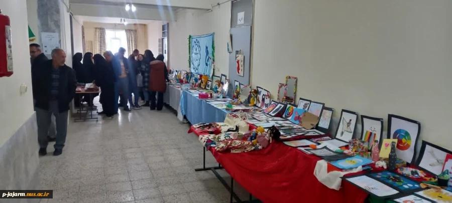 آلبوم تصاویر  نمایشگاه آثار هنری دانشجویان ترم اول رشته تربیت کودک 19 و 20 دی ماه 1402 11
