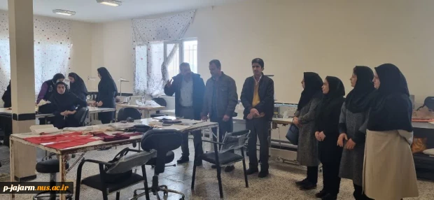 بازدید همکاران محترم از نمایشگاه آثار هنری (دست سازه های هنرآموزان و هنرجویان ) هنرستان عترت گرمه 
11 بهمن 1402 3