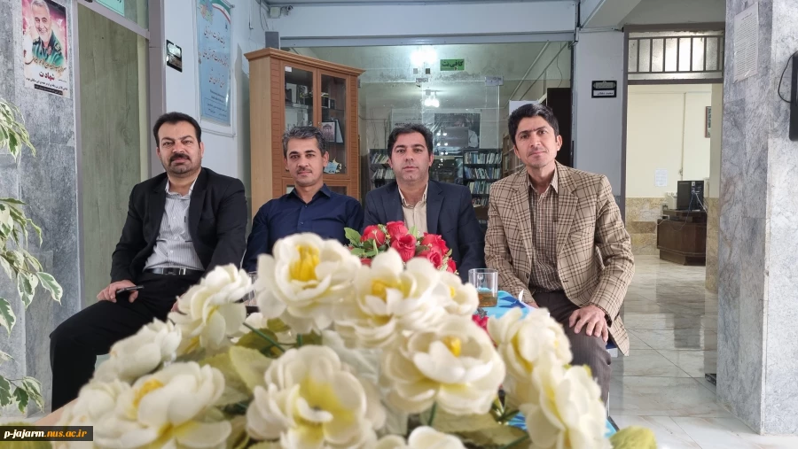 با اهدای گل و شیرینی انجام شد: تقدیر از همکاران و اساتید دانشکده فنی و حرفه ای به مناسبت بزرگداشت مقام شامخ معلم 12 اردیبهشت 1403 4