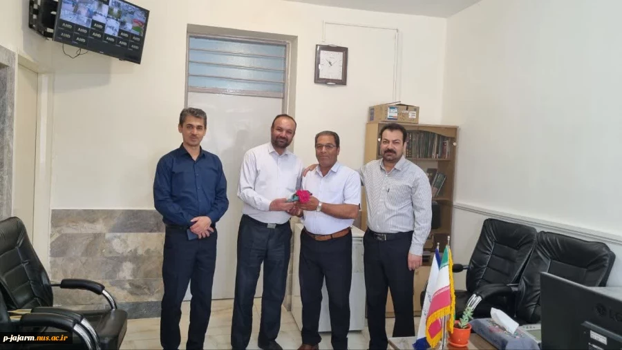 تقدیر از   استاد پیشکسوت در عرصه تعلیم و تربیت همکار ارجمند جناب آقای مجید گرایلو  3