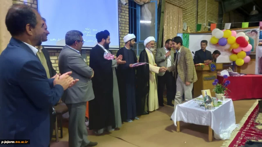 برگزاری مراسم بزرگداشت مقام معلم در آموزشکده فنی و حرفه ای جاجرم - دوشنبه 17 اردیبهشت 1403 12
