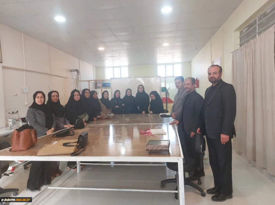 بازدید ریاست مرکز و جمعی از همکاران از کلاسهای درسی و عرض خوش آمد به اساتید و دانشجویان 4