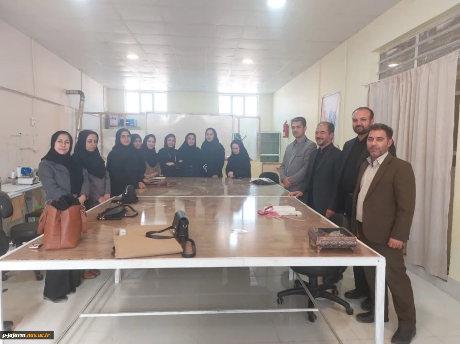 بازدید ریاست مرکز و جمعی از همکاران از کلاسهای درسی و عرض خوش آمد به اساتید و دانشجویان 5