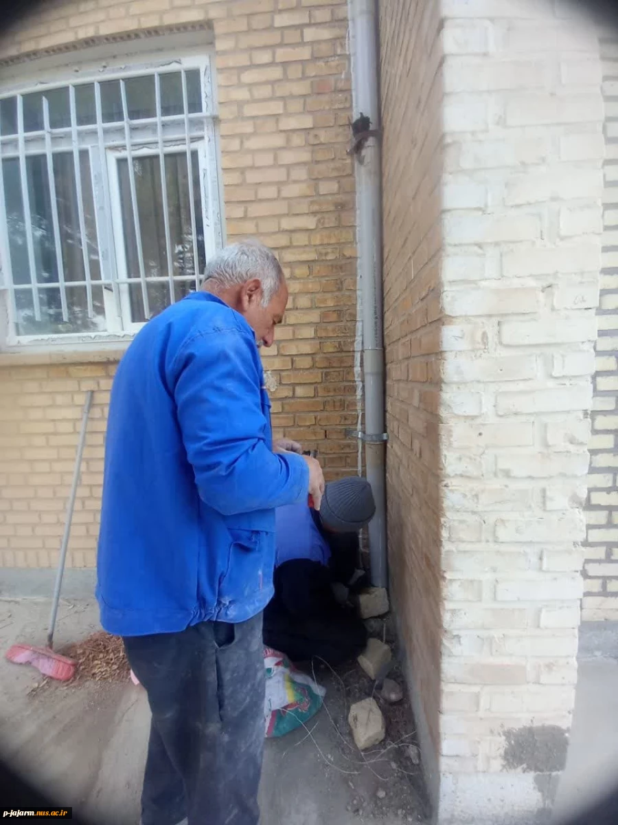 بررسی و تعمیر ناودان های پشت بام ساختمان های مختلف مرکز(اداری و آموزشی،سلف سرویس و خوابگاه)  3