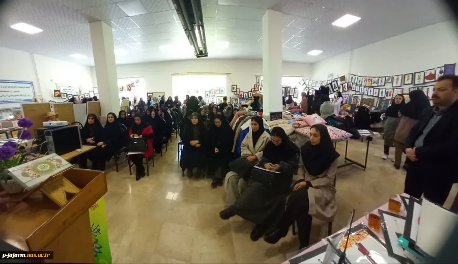 برگزاری نمایشگاه دستاوردهای هنری دانشجویان گرامی رشته های طراحی و دوخت و طراحی پوشاک - 23 دی ماه  9