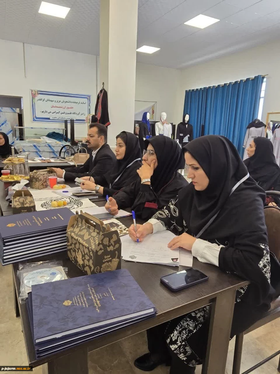 برگزاری جلسات دفاع از پایان نامه کارشناسی رشته طراحی و دوخت - 4 تیرماه 1404 2
