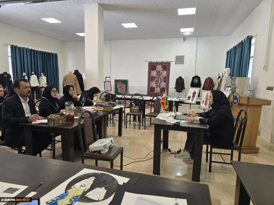 برگزاری جلسات دفاع از پایان نامه کارشناسی رشته طراحی و دوخت - 4 تیرماه 1404 5