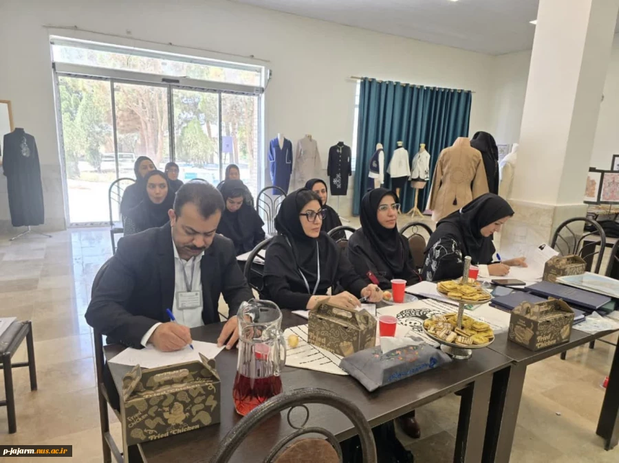 برگزاری جلسات دفاع از پایان نامه کارشناسی رشته طراحی و دوخت - 4 تیرماه 1404 35