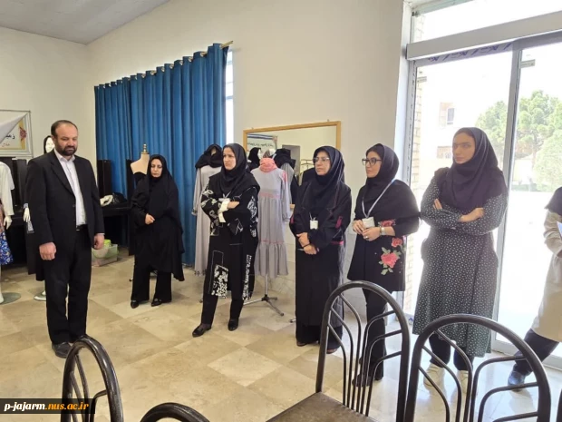 برگزاری جلسات دفاع از پایان نامه کارشناسی رشته طراحی و دوخت - 4 تیرماه 1404 39